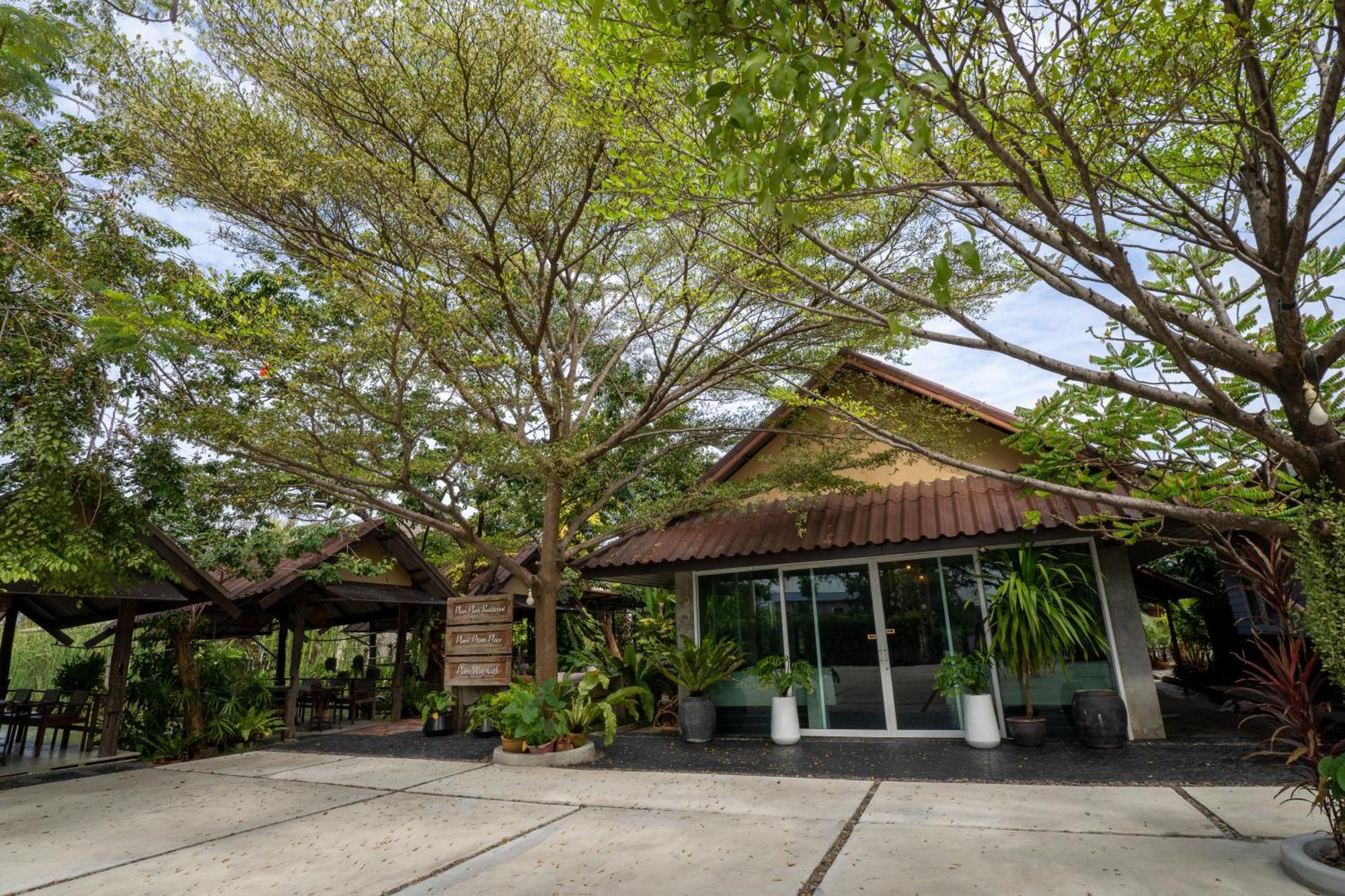 Ploen Pirom Hotel Banguecoque Exterior foto